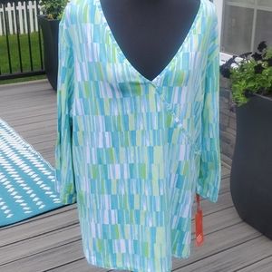 3/4 length sleeve,  tee